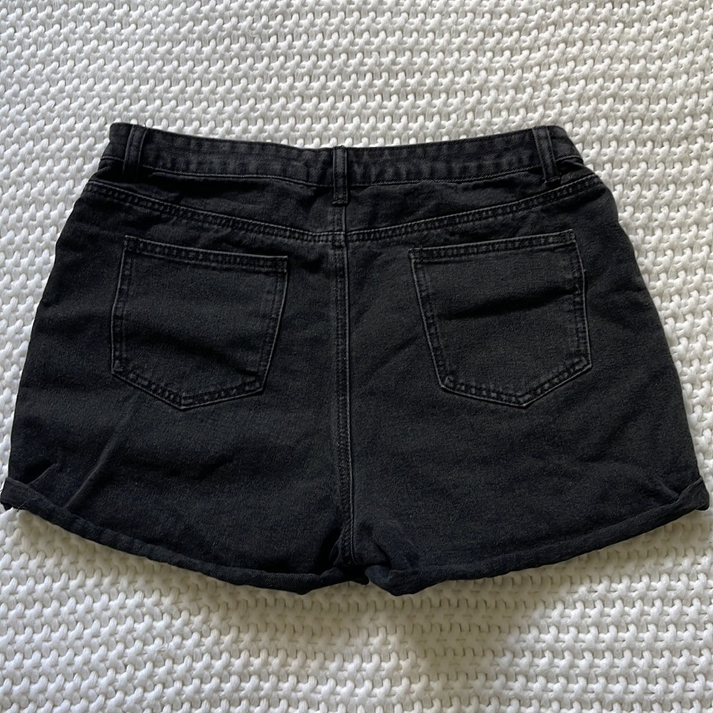 Maternity Shorts - Picture 2 of 6